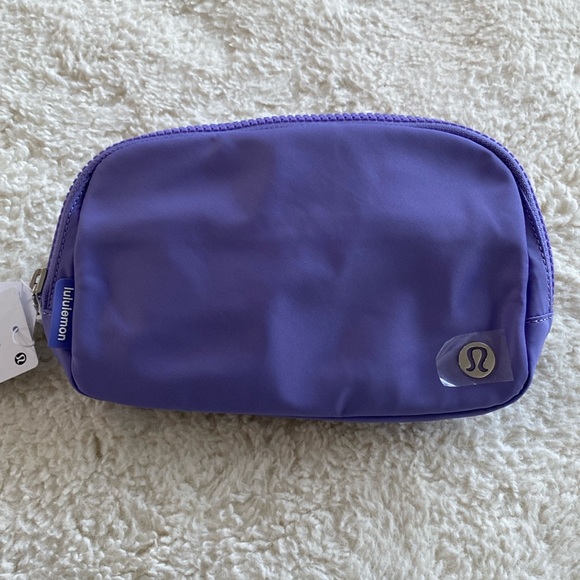 ❤️ Lululemon Everywhere Belt Bag in Dark Lavendar NWT - Picture 1 of 11